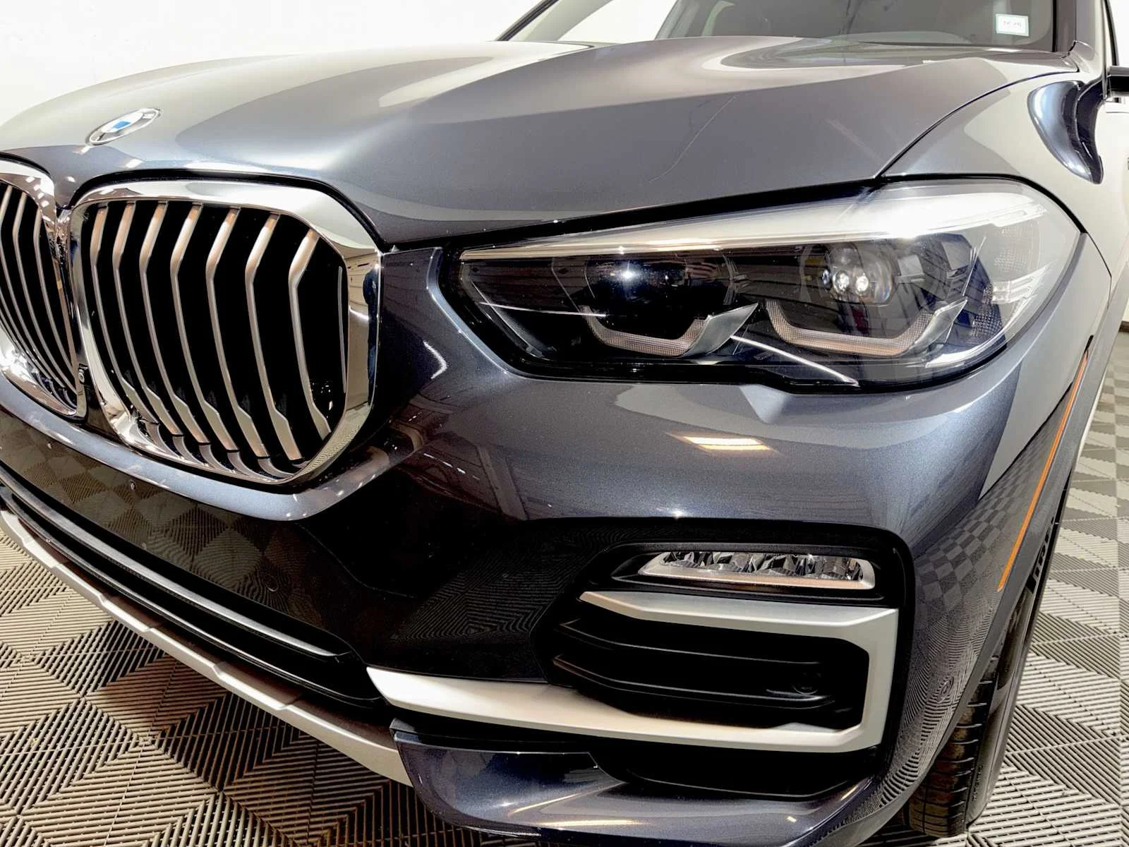 Used 2019 Arctic Grey Metallic BMW xDrive40i image 26