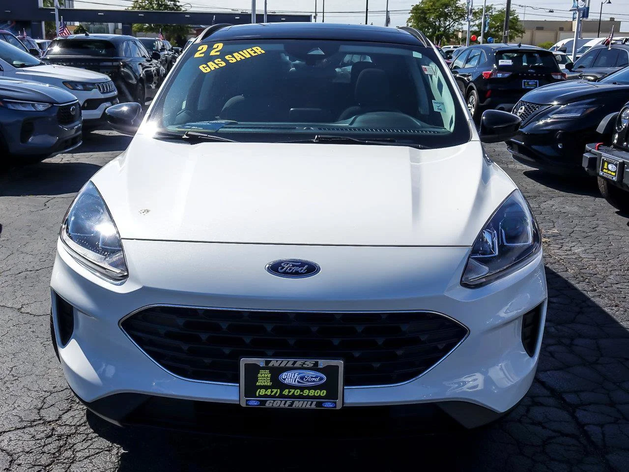 Used 2022 White Metallic Ford SE image 4