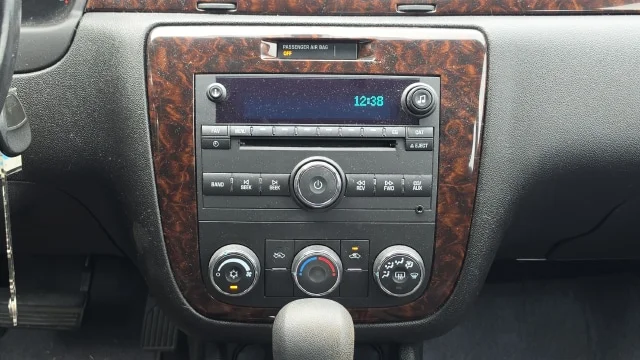 Used 2014 Silver Ice Metallic Chevrolet LS image 8