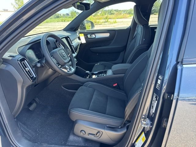 2026 Volvo XC40 Ultra Black Edition - Photo 9