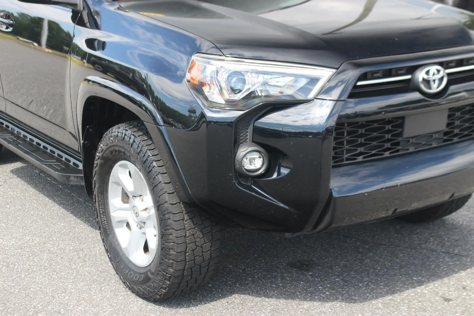 Used 2022 Black Toyota SR5 image 9