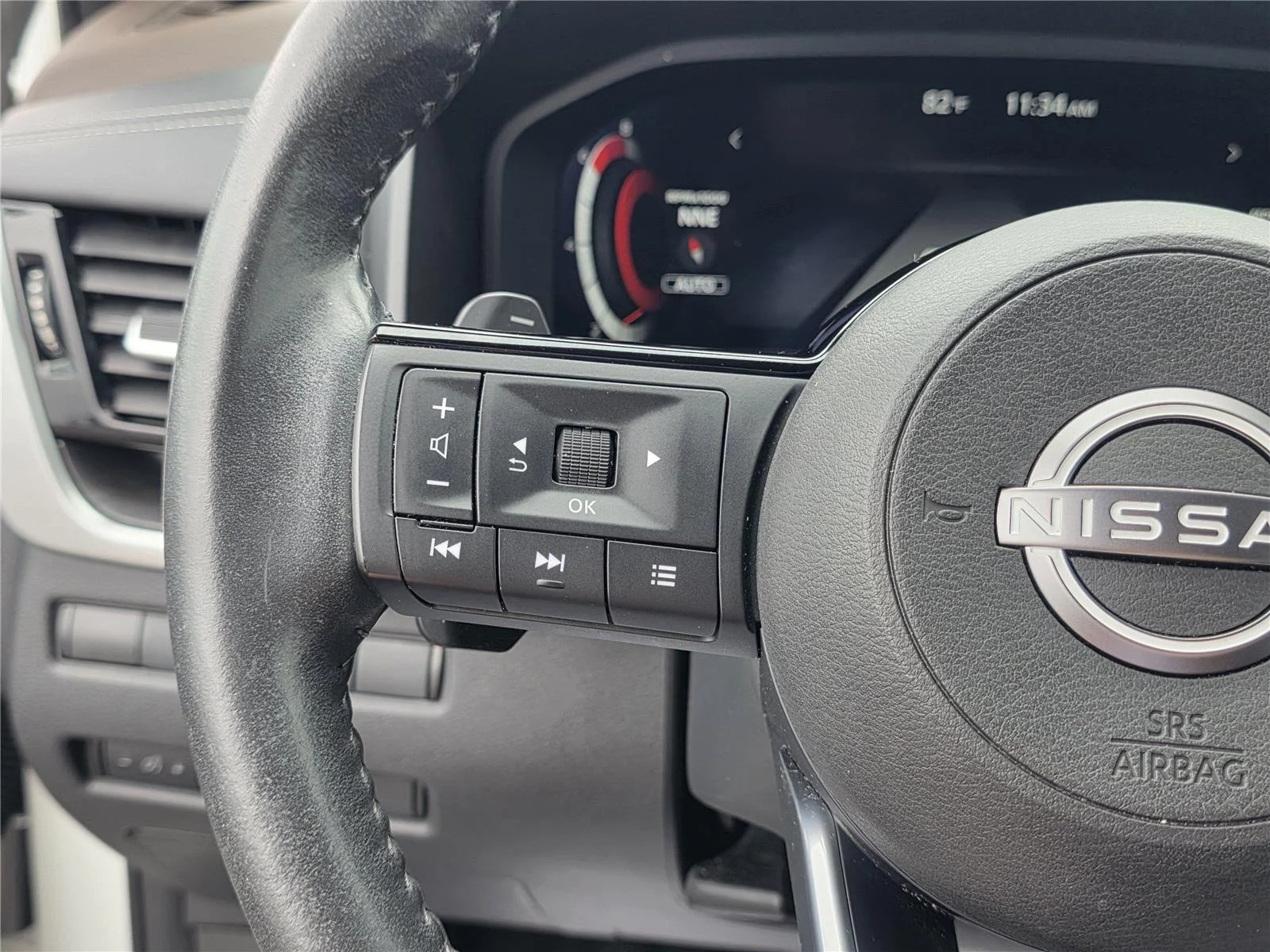 Used 2023 Pearl White Tricoat Nissan Platinum image 13