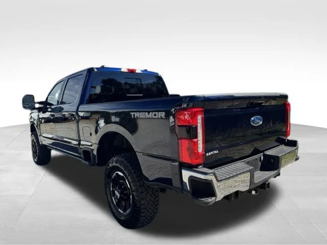 Used 2025 Blue Ford Lariat image 5