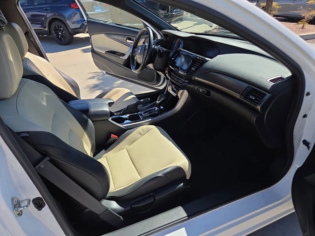 Used 2017  Honda EX-L image 18