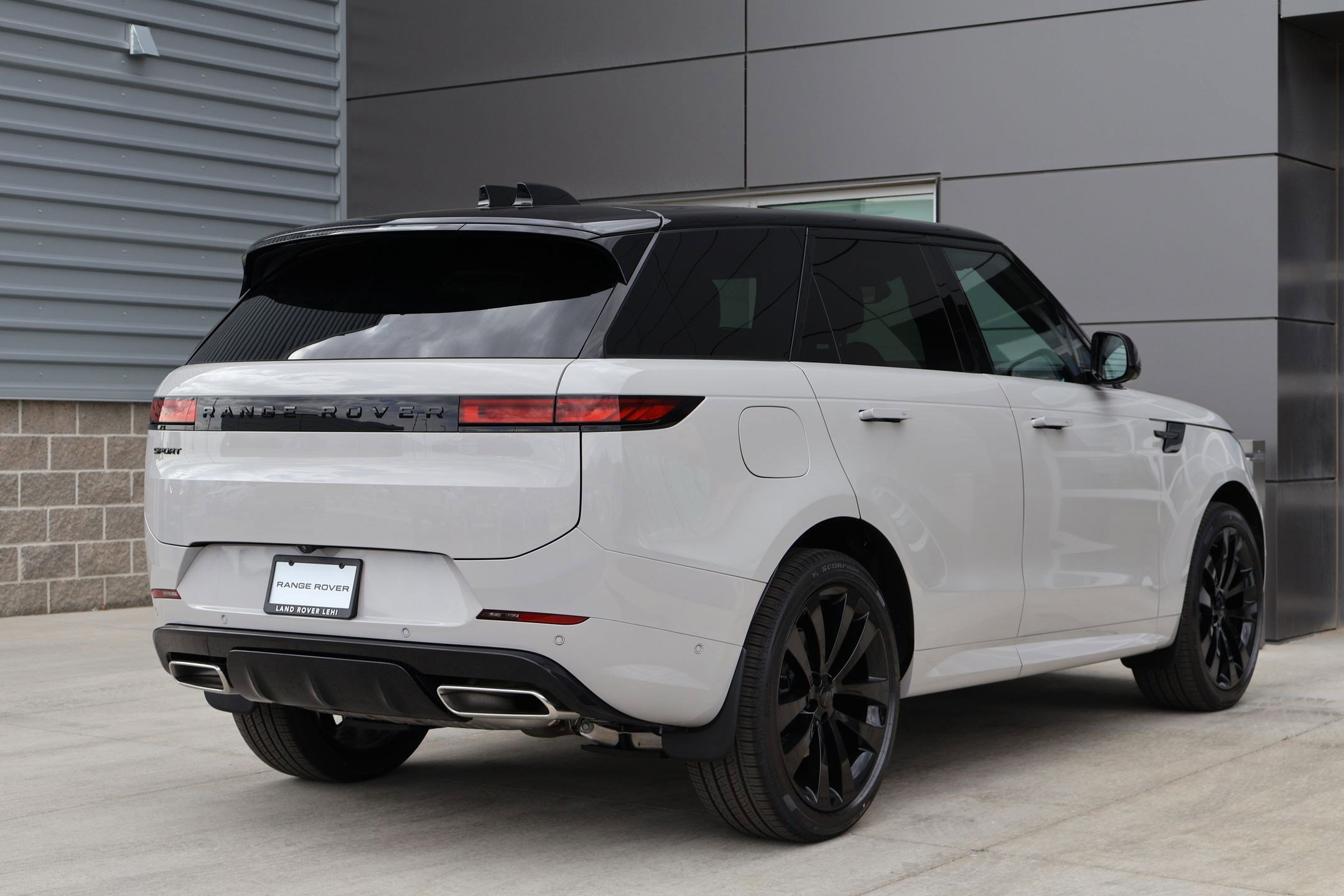 New 2026 Borasco Grey LAND ROVER P400 Dynamic SE image 5