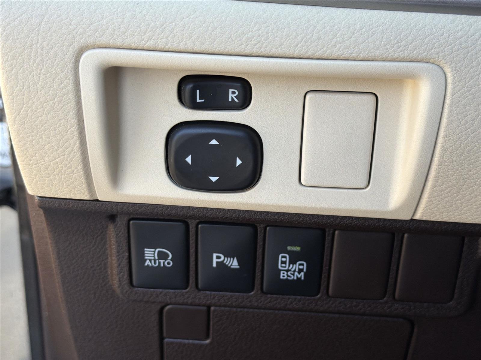Used 2018  LEXUS  image 17