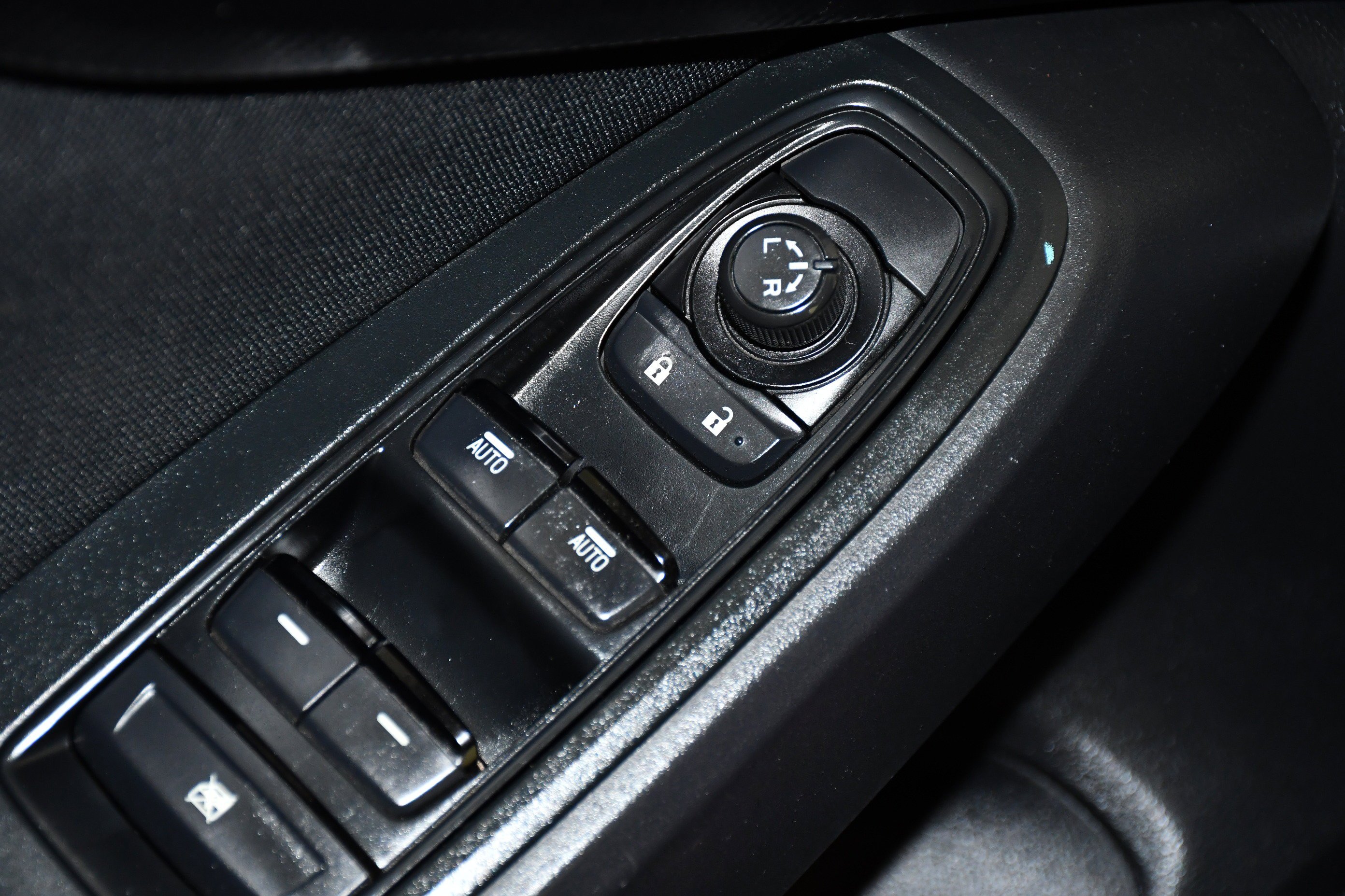 Used 2023 Crystal White Pearl Subaru Base image 34