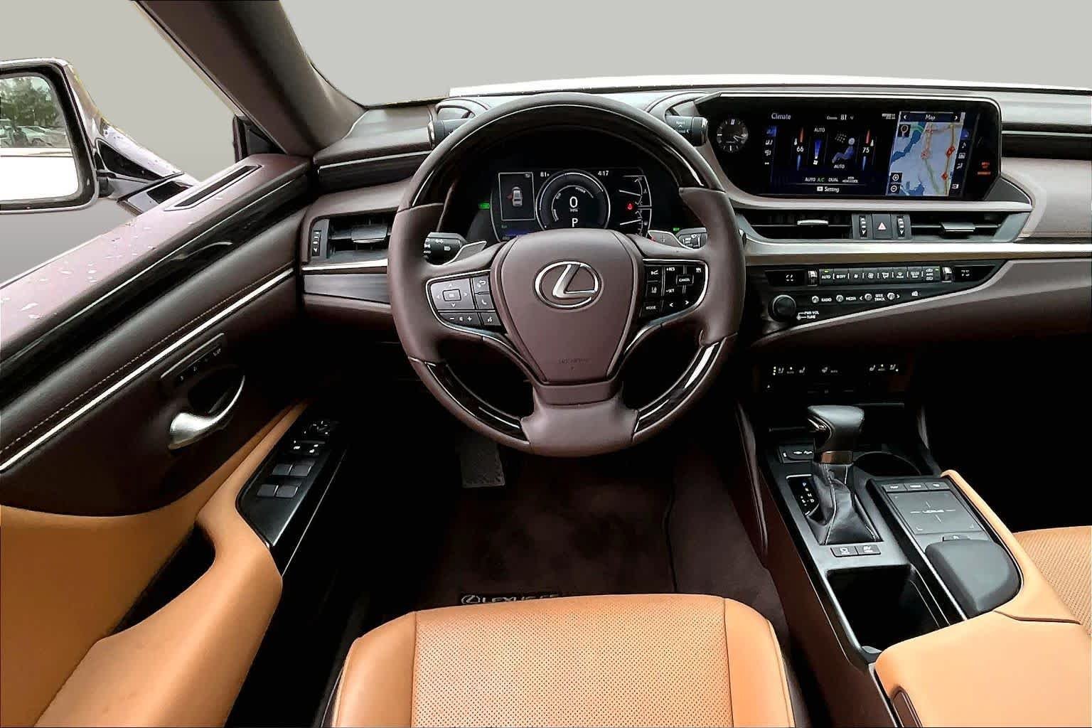 Used 2019 Eminent White Pearl Lexus  image 6