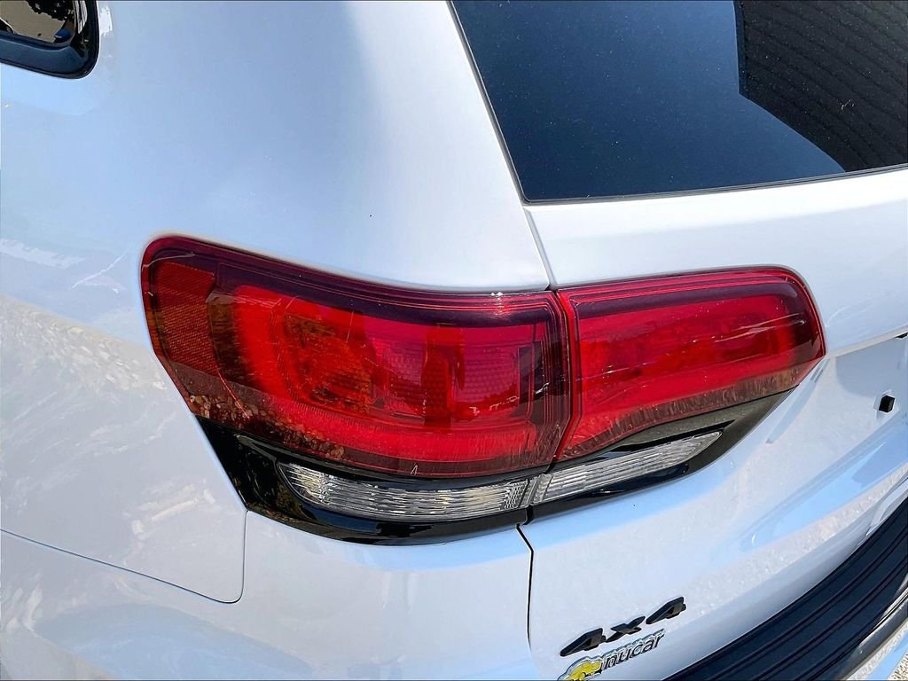 Used 2018 White Jeep Altitude image 32