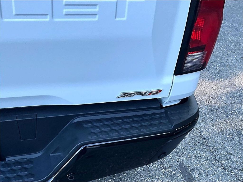 Used 2024 White Chevrolet ZR2 image 29