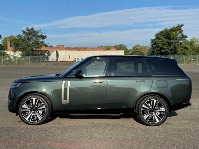New 2026 Belgravia Green Land Rover SE image 2