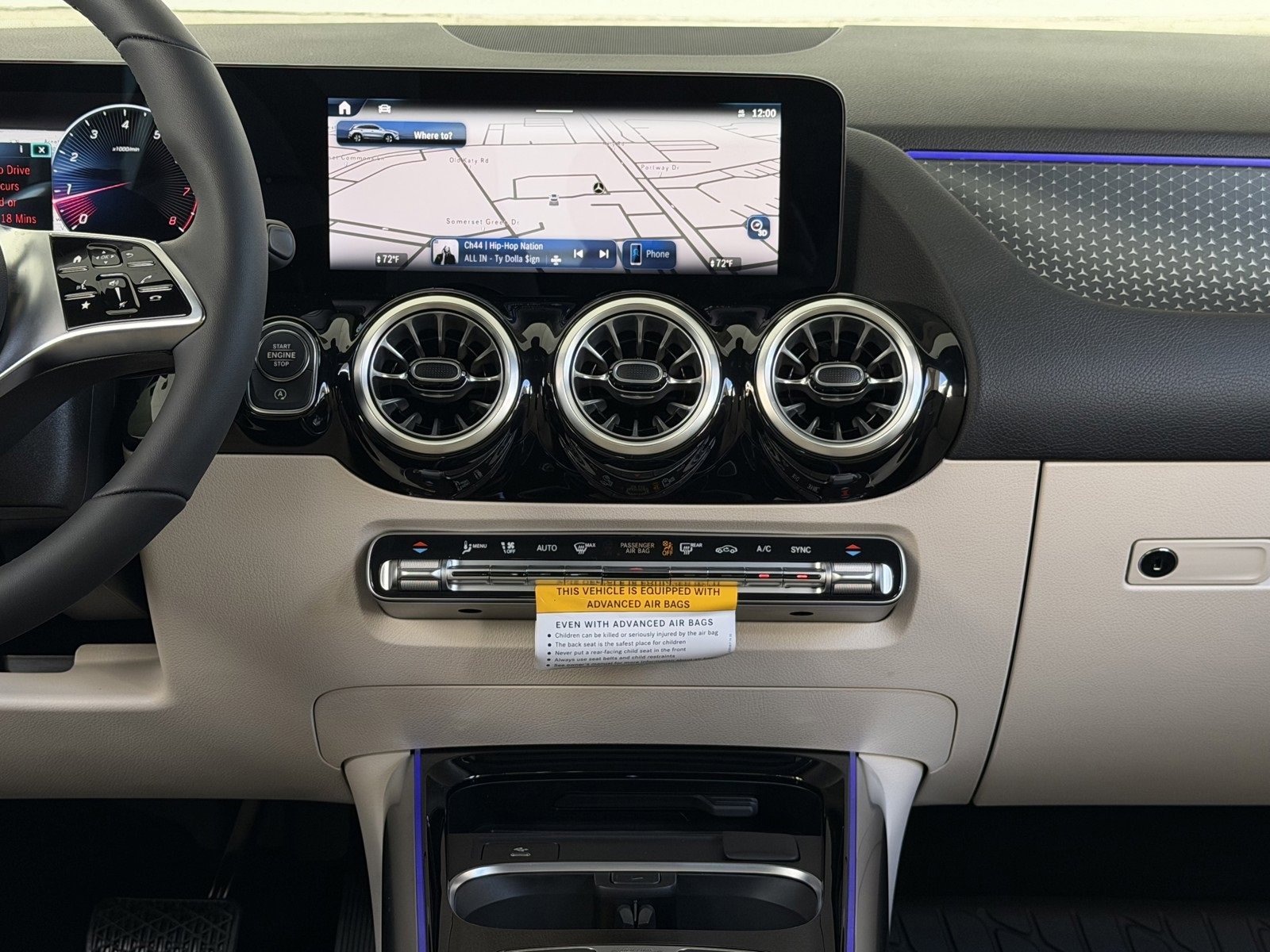 New 2026 Polar White Mercedes-Benz GLA 250 image 33