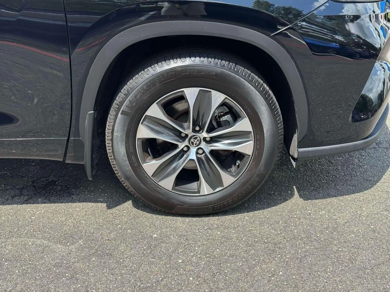 Used 2020 Midnight Black Metallic Toyota XLE image 10