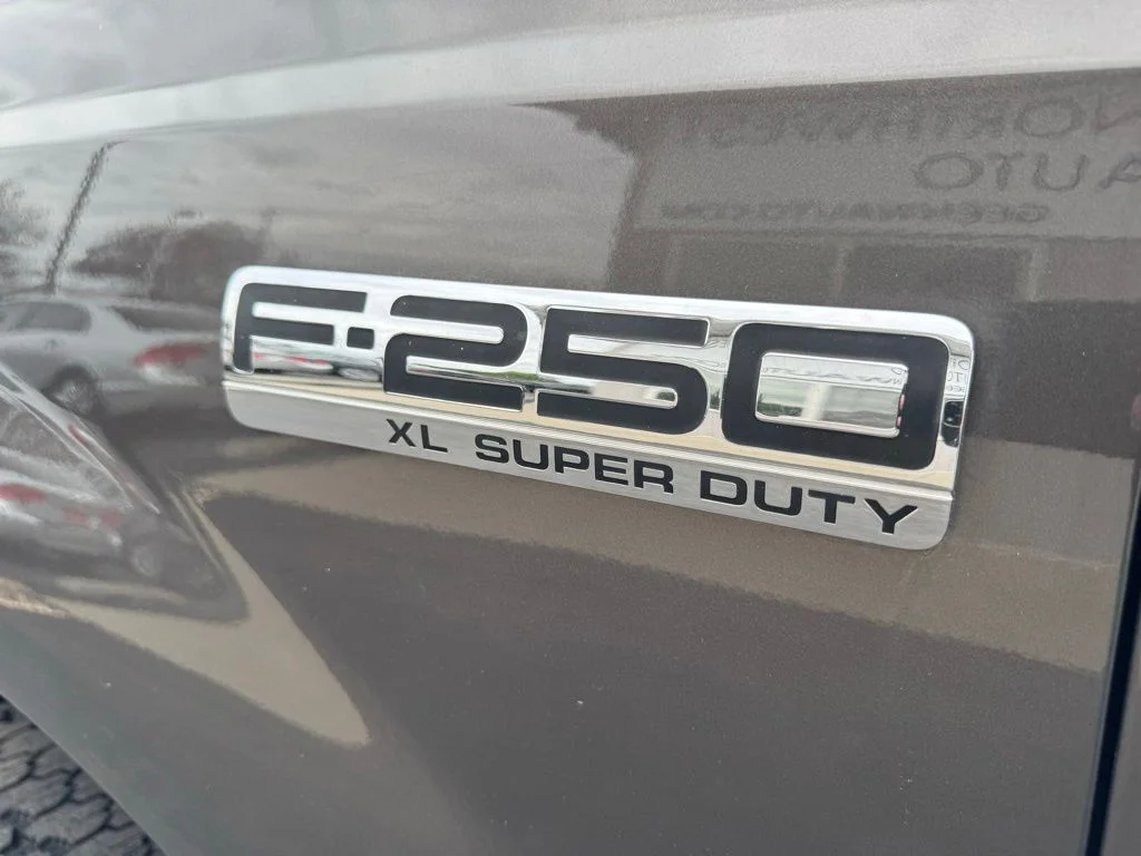 Used 2006 Gray Ford XL image 22