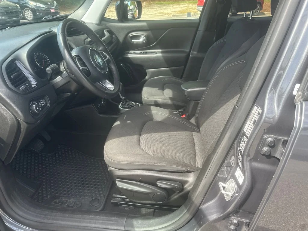 Used 2023 Gray Jeep Altitude image 8