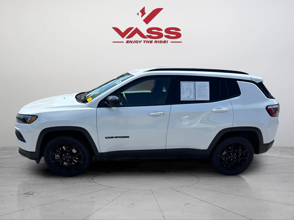 Used 2025 Bright White Clearcoat Jeep Latitude image 2