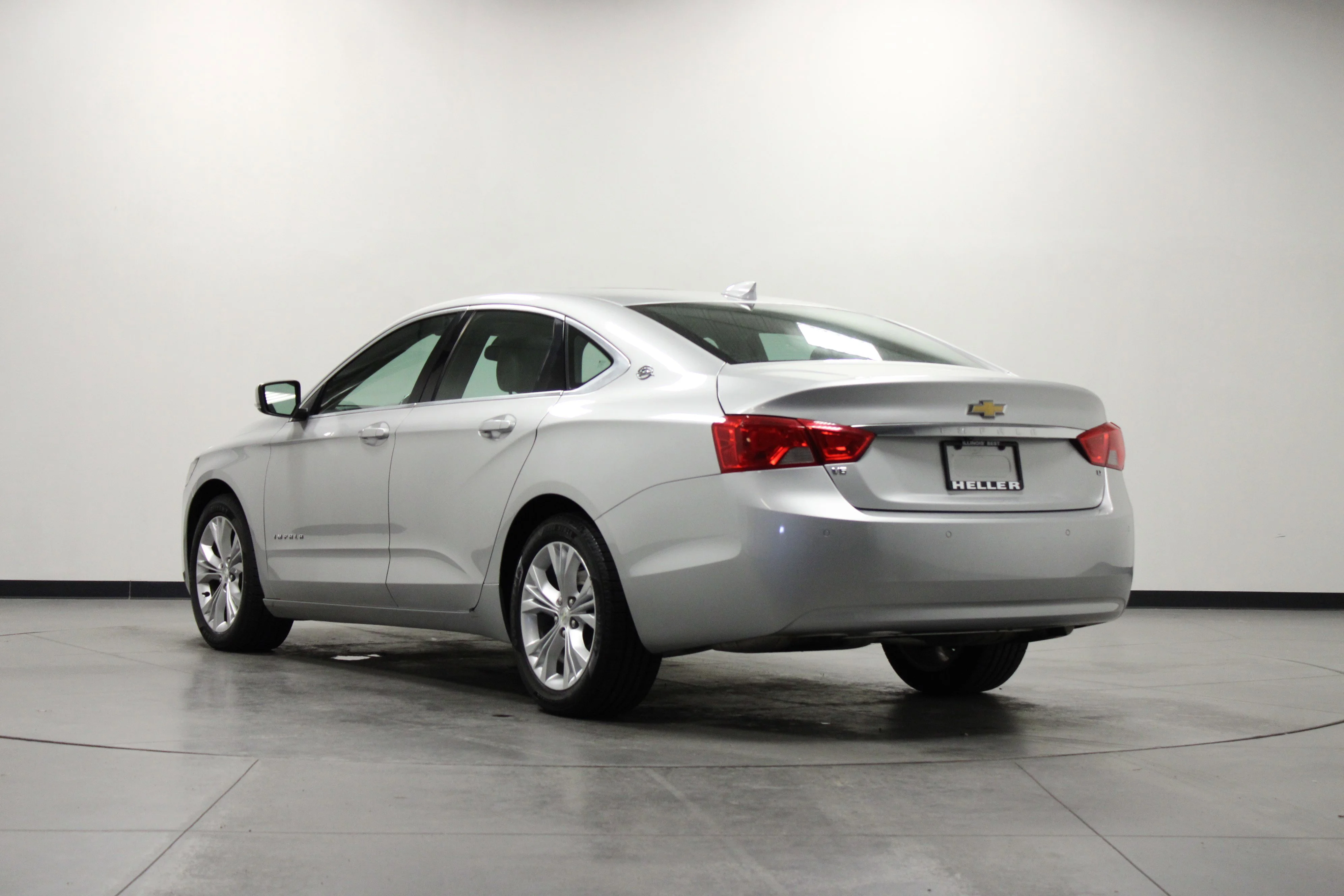 Used 2015 SILVER ICE METALLIC Chevrolet LT image 6