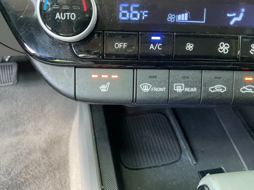 Used 2025 Gray Hyundai SEL Convenience image 26