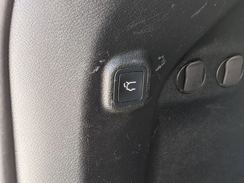 Used 2021 White Jeep Limited image 9
