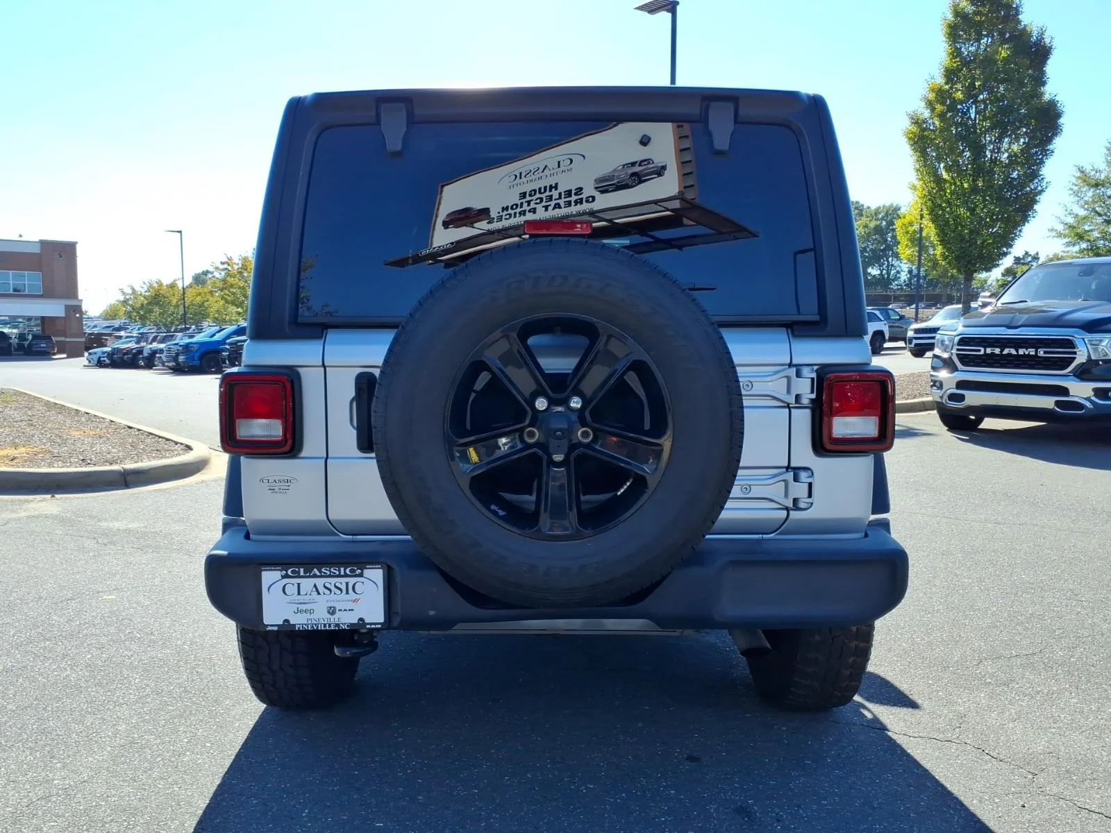Used 2023 Silver Zynith Clearcoat Jeep Sport Altitude image 16