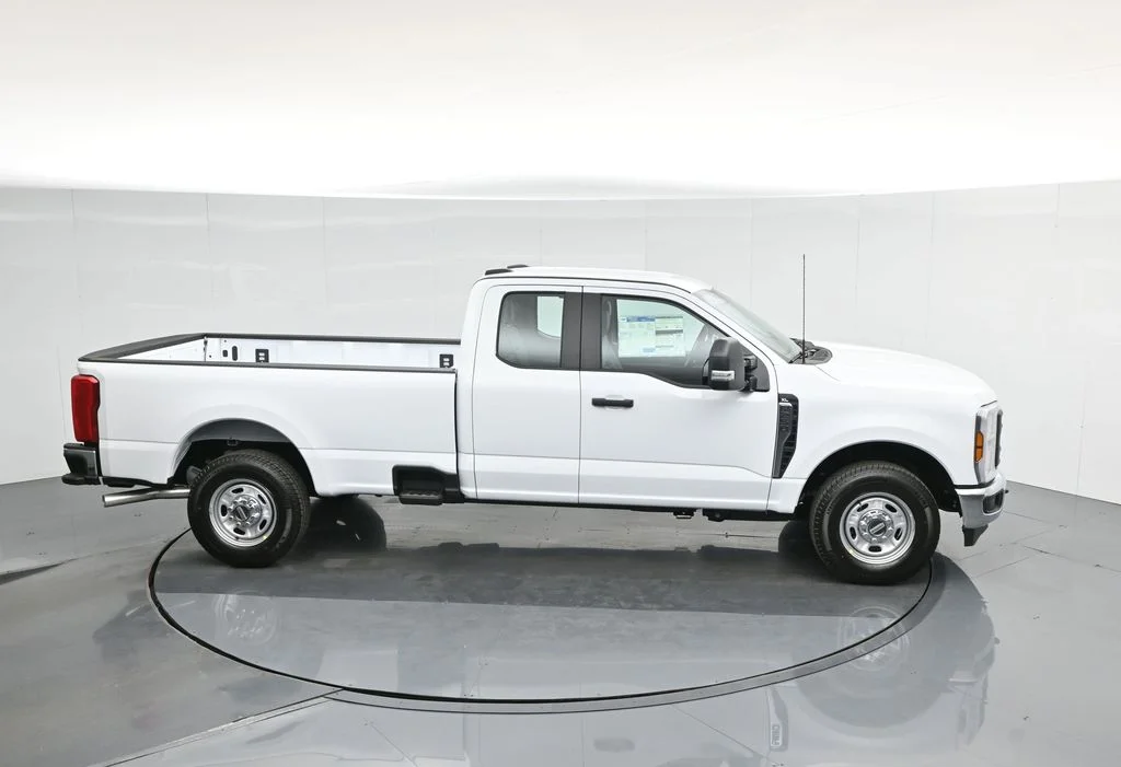 New 2026 Oxford White Ford XL image 55