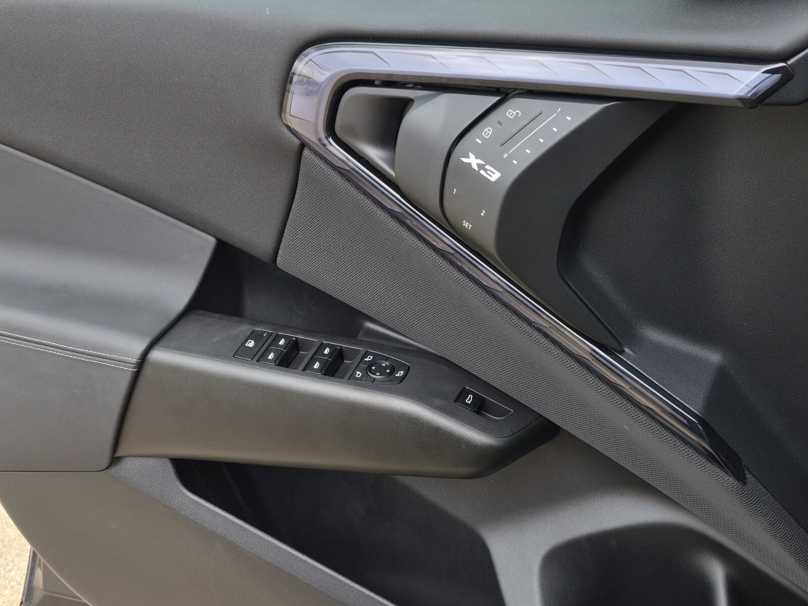 2025 BMW X3 30 - Photo 17