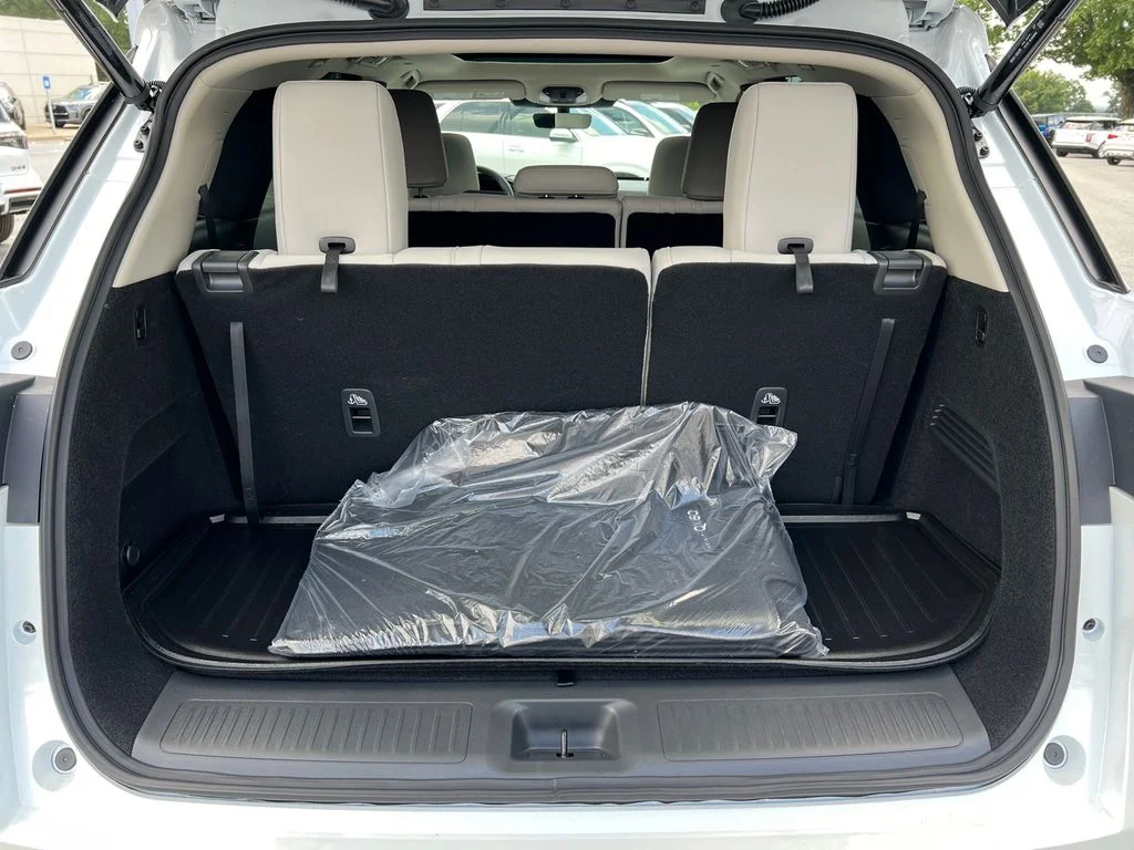 New 2027 RADIANT WHITE INFINITI Luxe FWD image 22