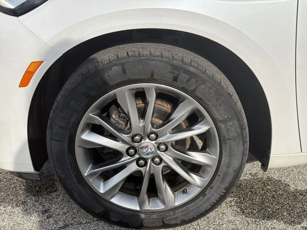 Used 2023 White Buick Avenir image 34