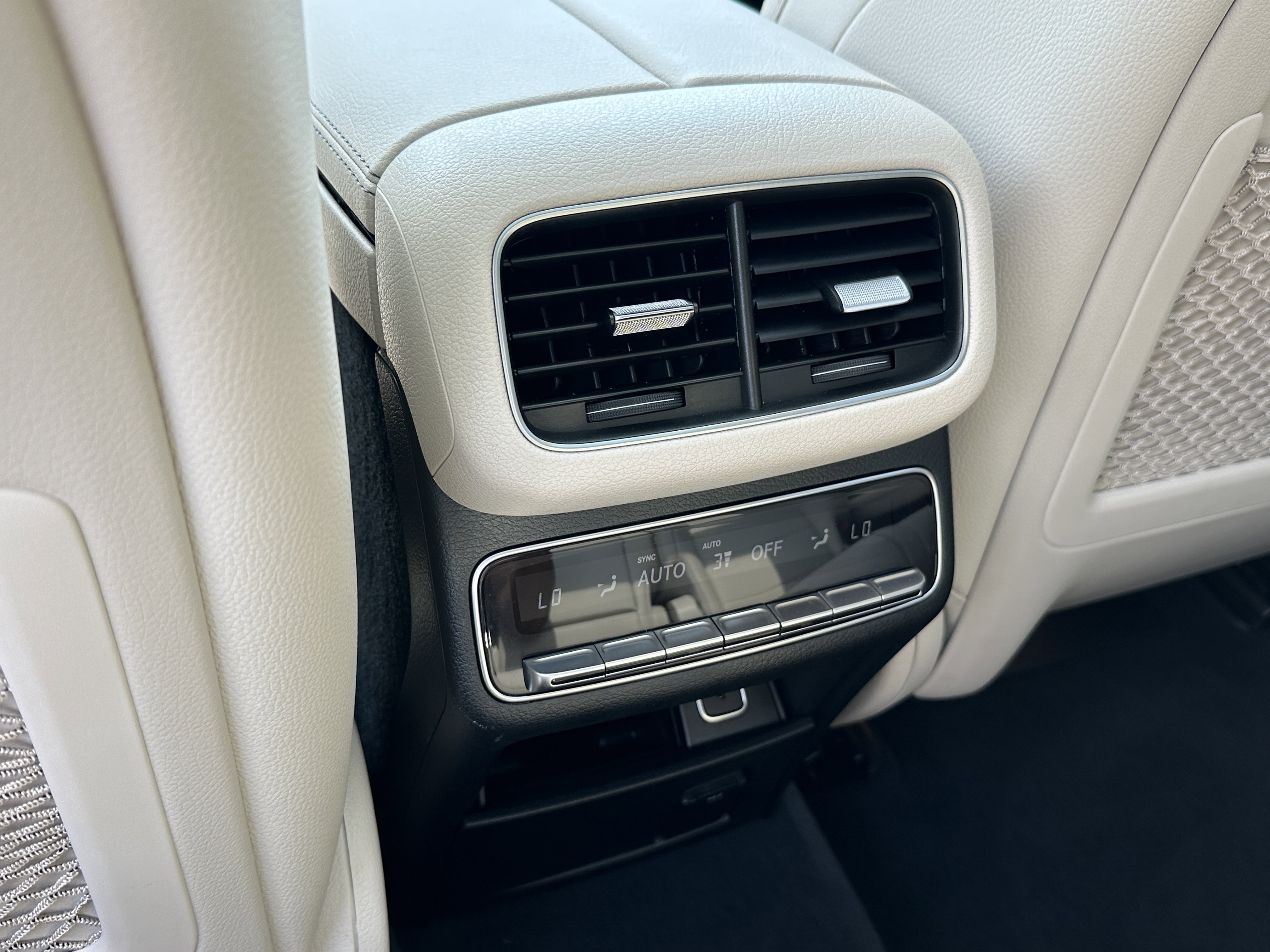 Used 2023 White Mercedes-Benz GLS 450 image 27