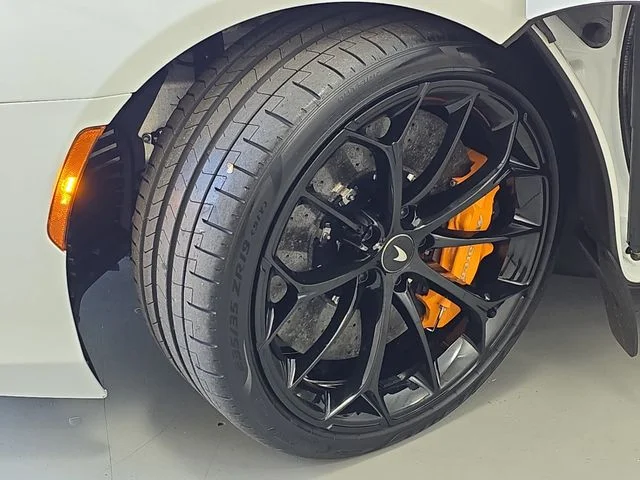 Used 2023  McLaren TechLux image 25