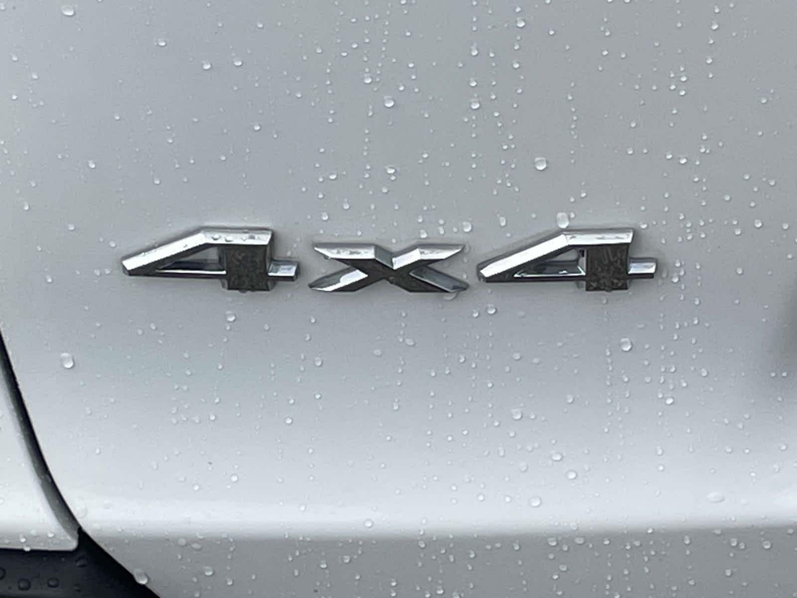 Used 2019 Bright White Clearcoat Jeep Latitude Plus image 16