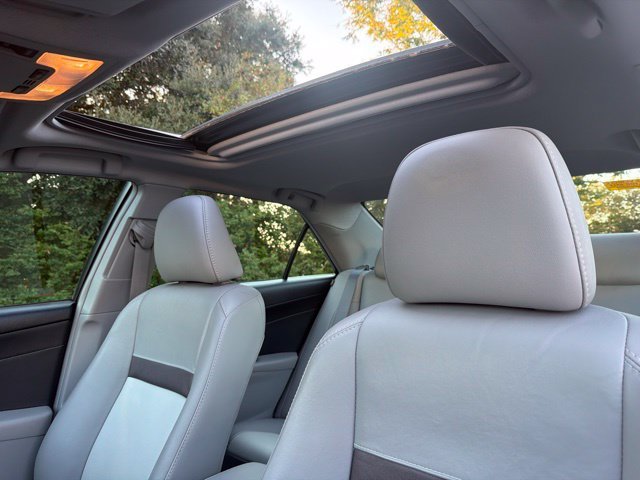 Used 2013 Silver Toyota XLE image 14