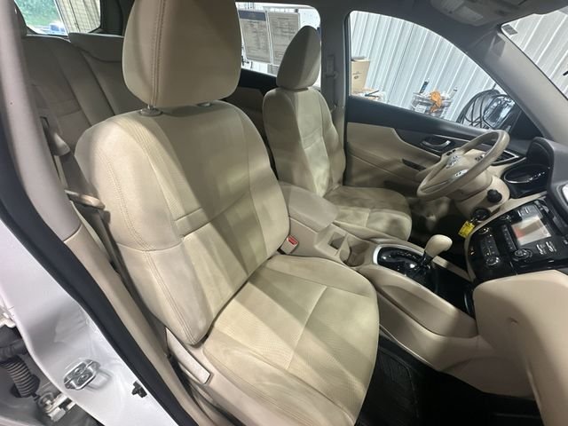 Used 2015 Glacier White Nissan S image 32