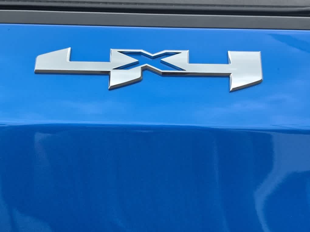 Used 2023 DYNAMIC BLUE METALLIC GMC Elevation image 10