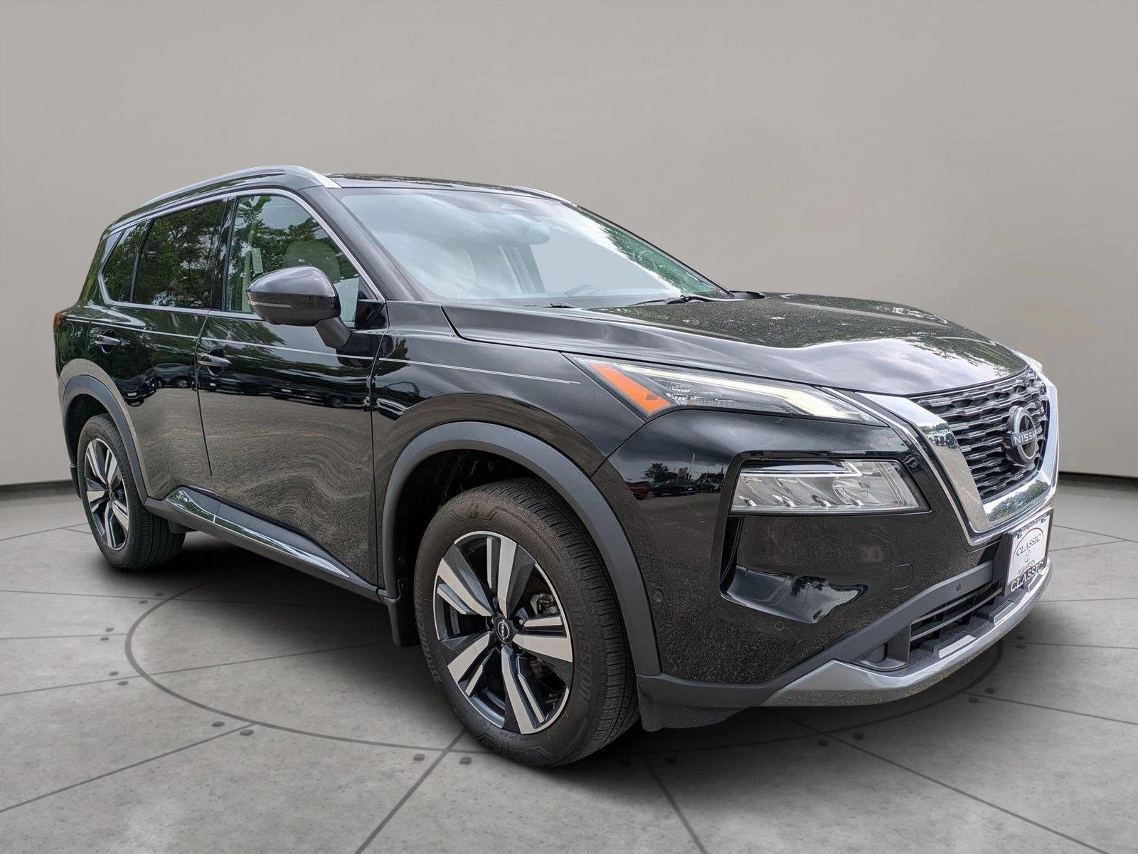 Used 2023 Super Black Nissan SL image 1