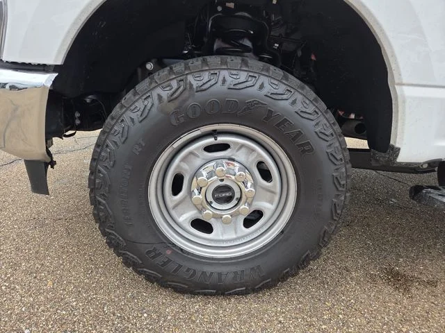 New 2026 Oxford White Ford F-250® XL image 40