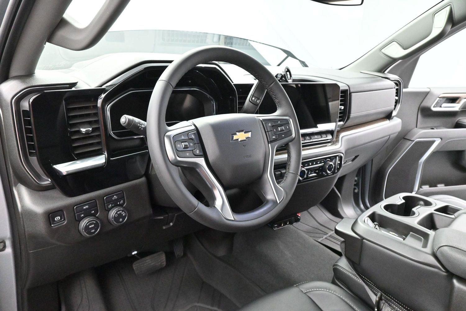 Used 2025 Sterling Gray Metallic Chevrolet LT image 16