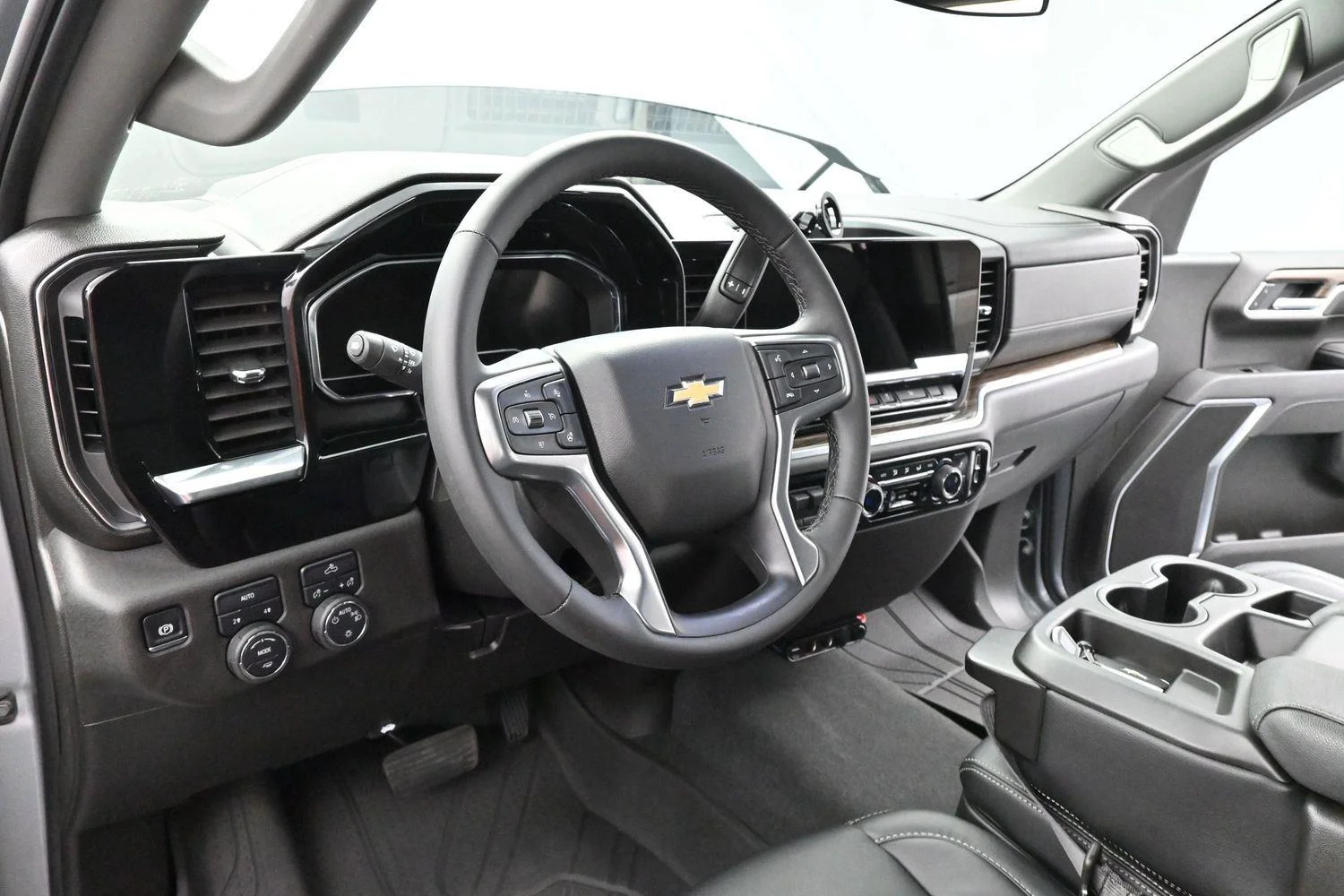 Used 2025 Sterling Gray Metallic Chevrolet LT image 16