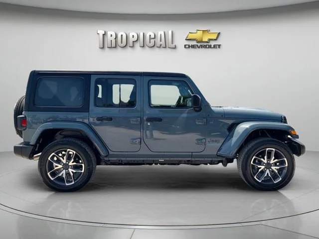 Used 2024 Gray Jeep Sport S image 6