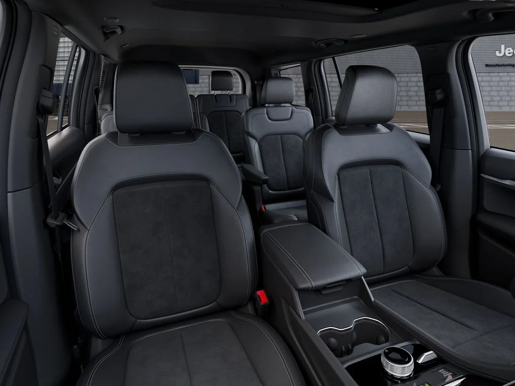 New 2026 Bright White Clear-Coat Exterior Paint Jeep Laredo image 17