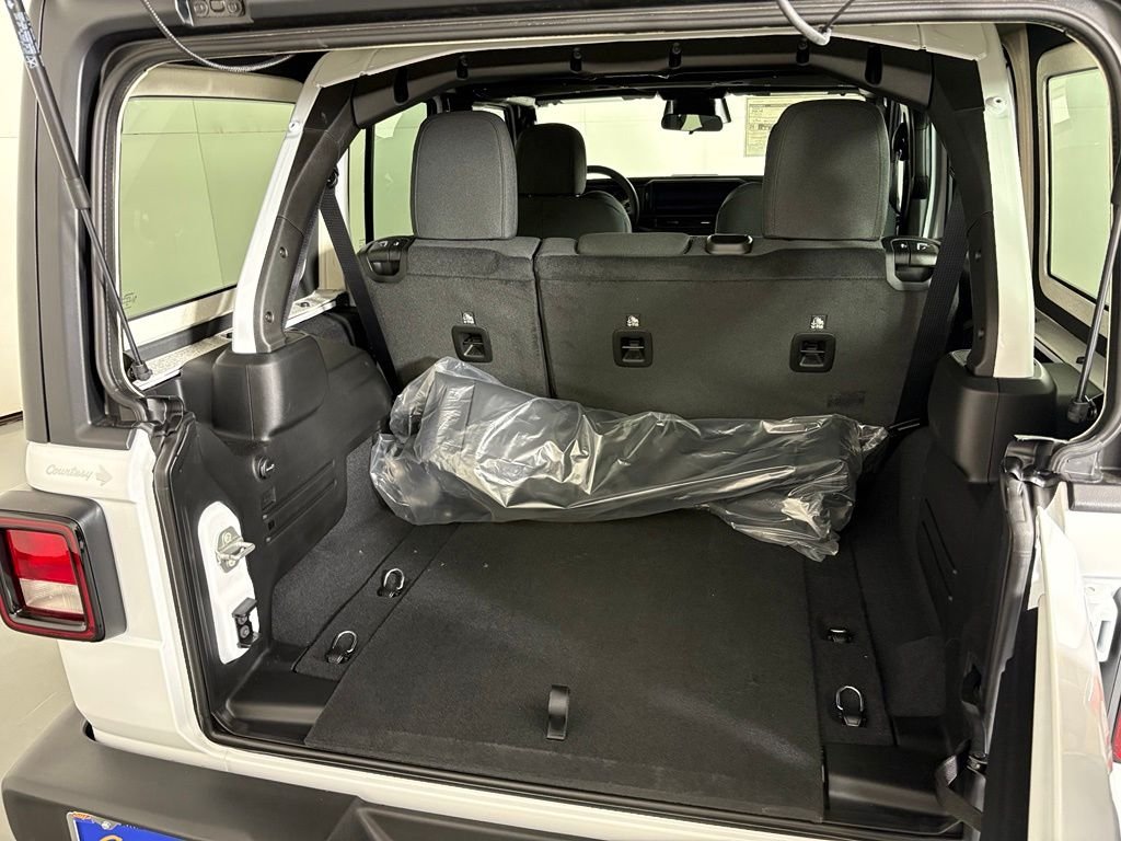 New 2026 Bright White Clear-Coat Exterior Paint Jeep Sport S image 20