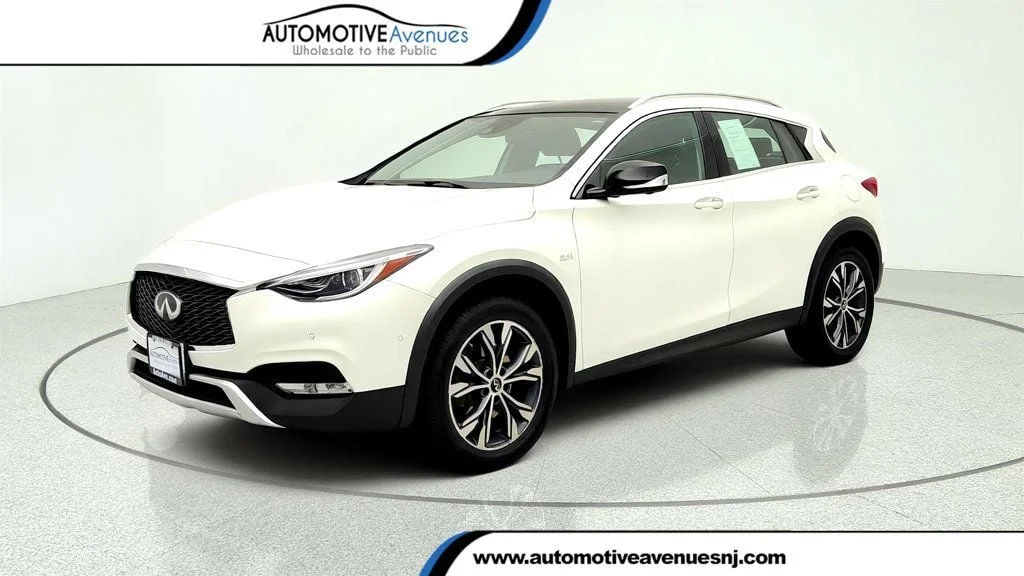 2018 INFINITI QX30 Premium AWD's photo