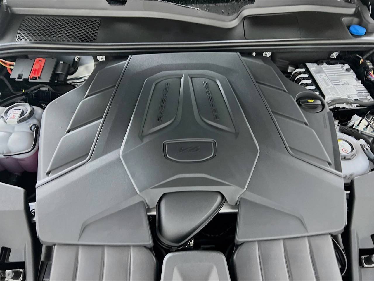 New 2026 Chromite Black Metallic Porsche E-Hybrid image 32