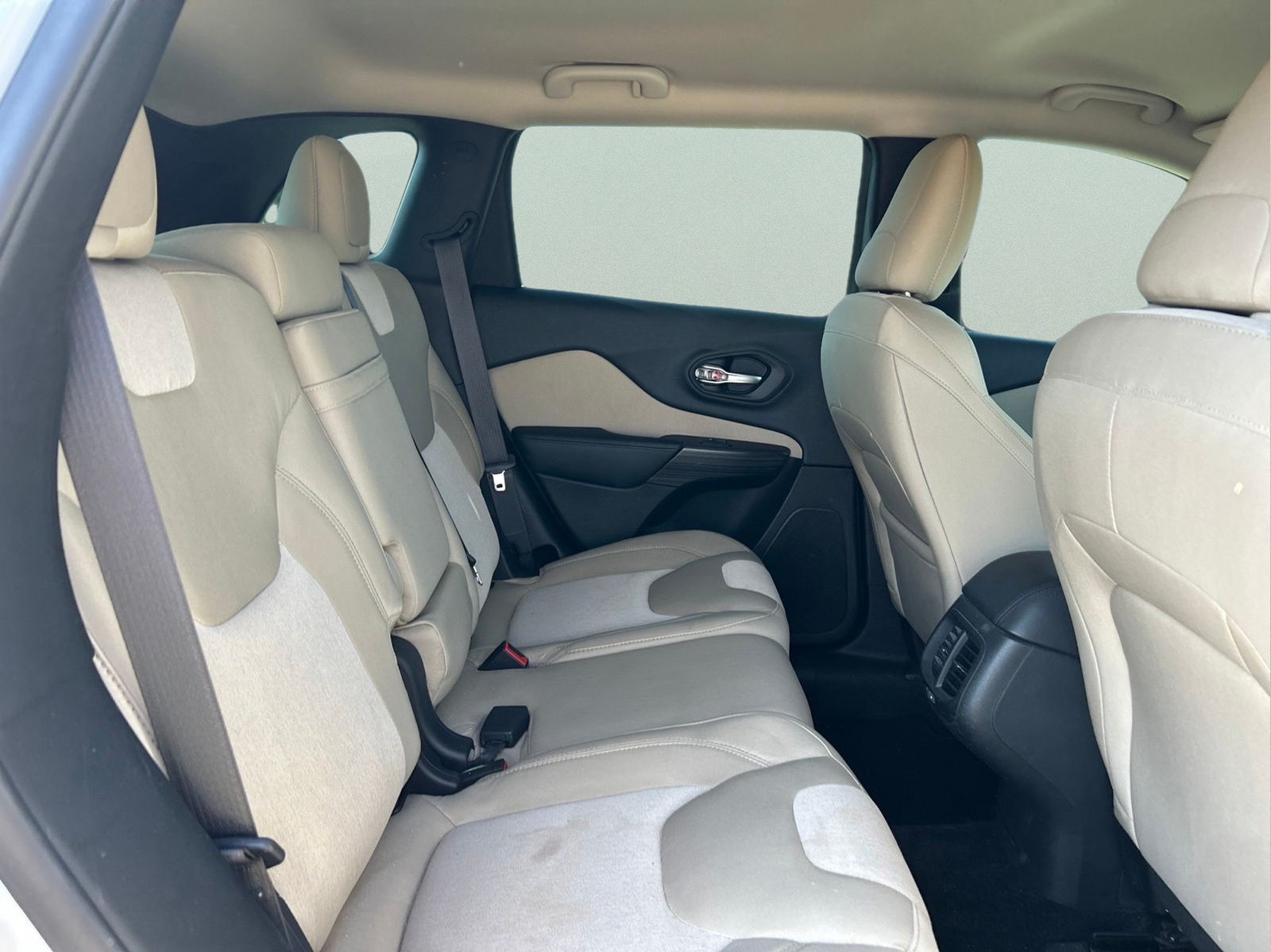 Used 2015 White Jeep Sport image 11