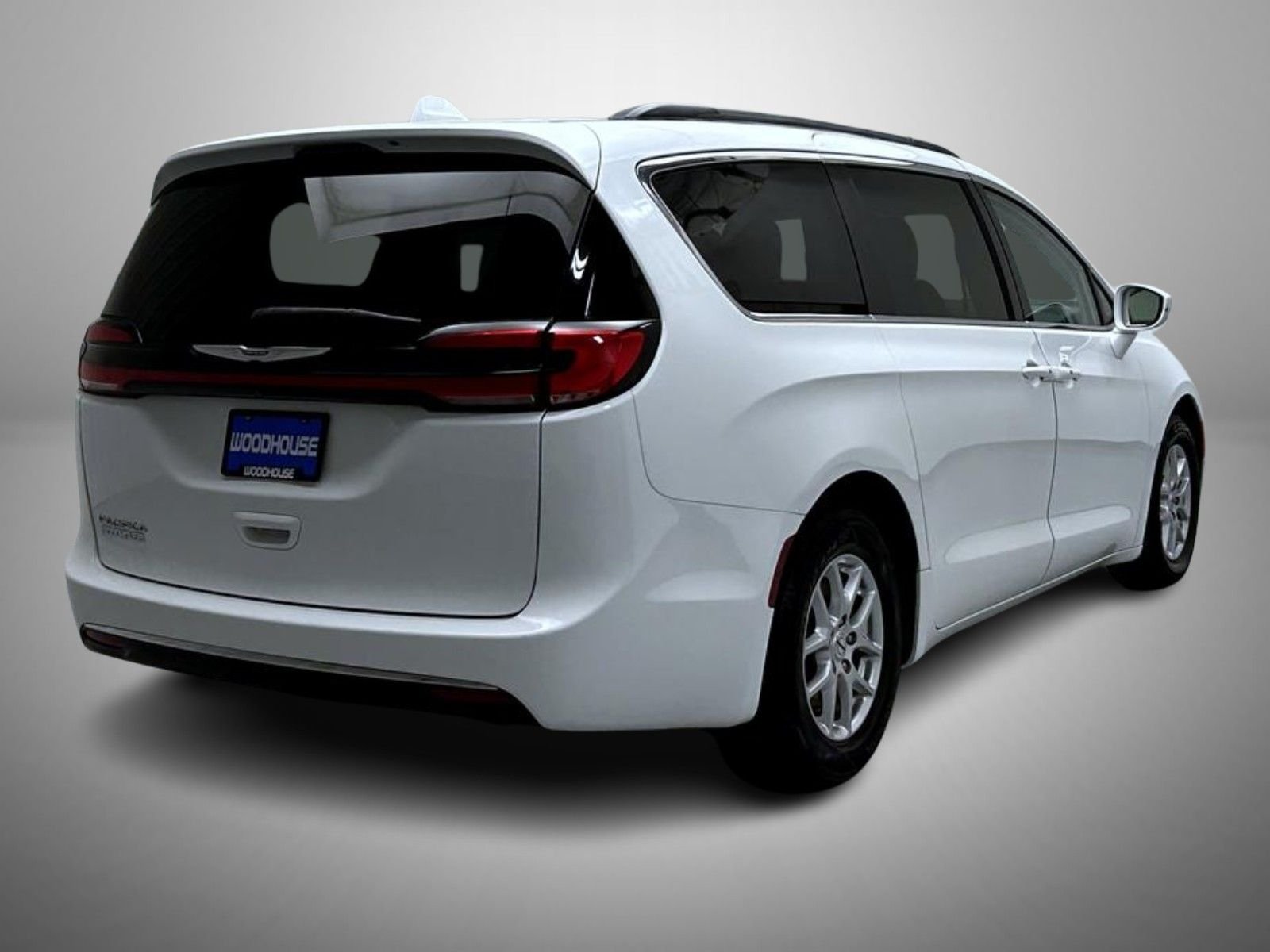 Used 2022 White Chrysler Touring L image 5