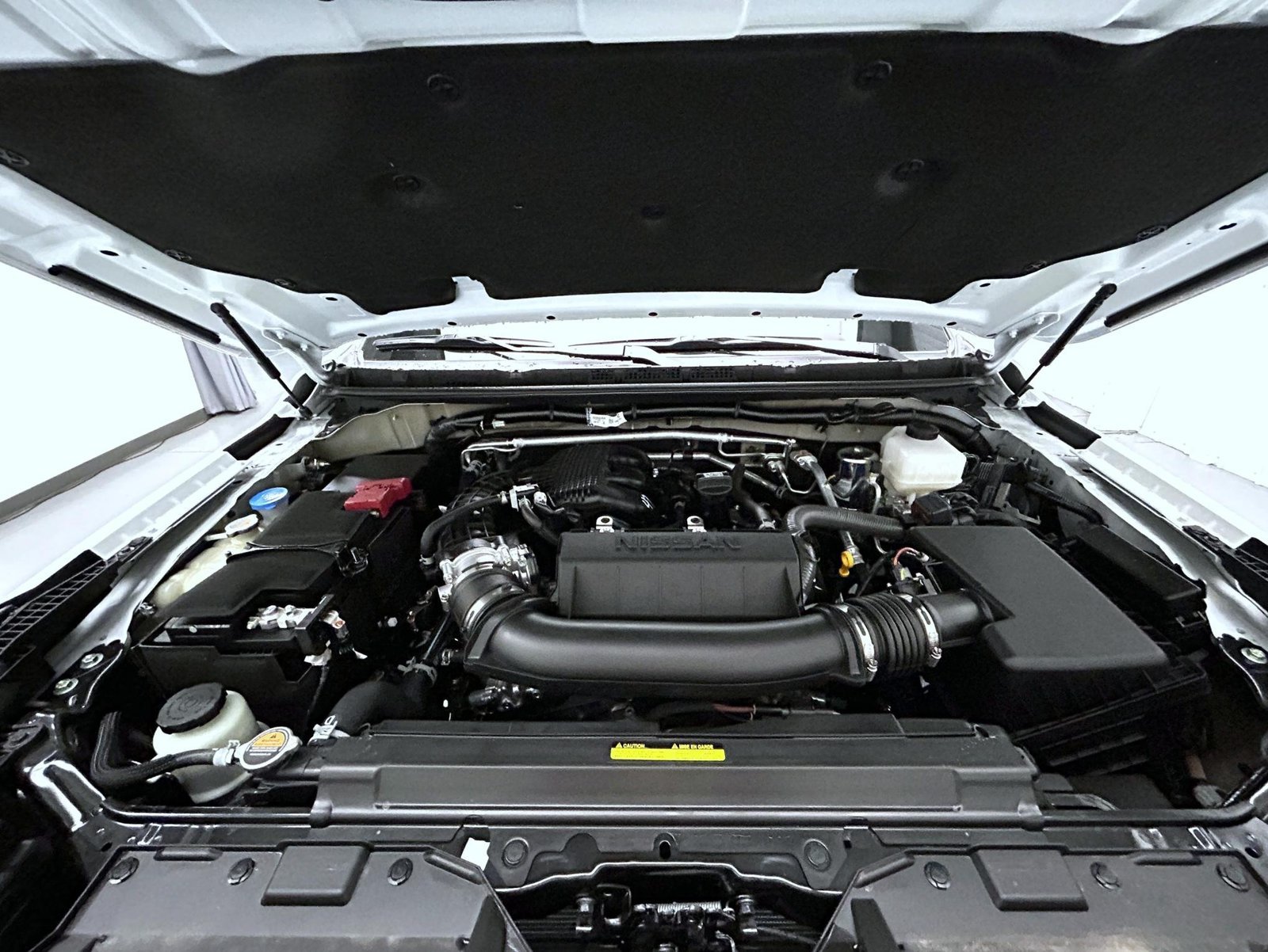 New 2027 Glacier White Nissan S image 24
