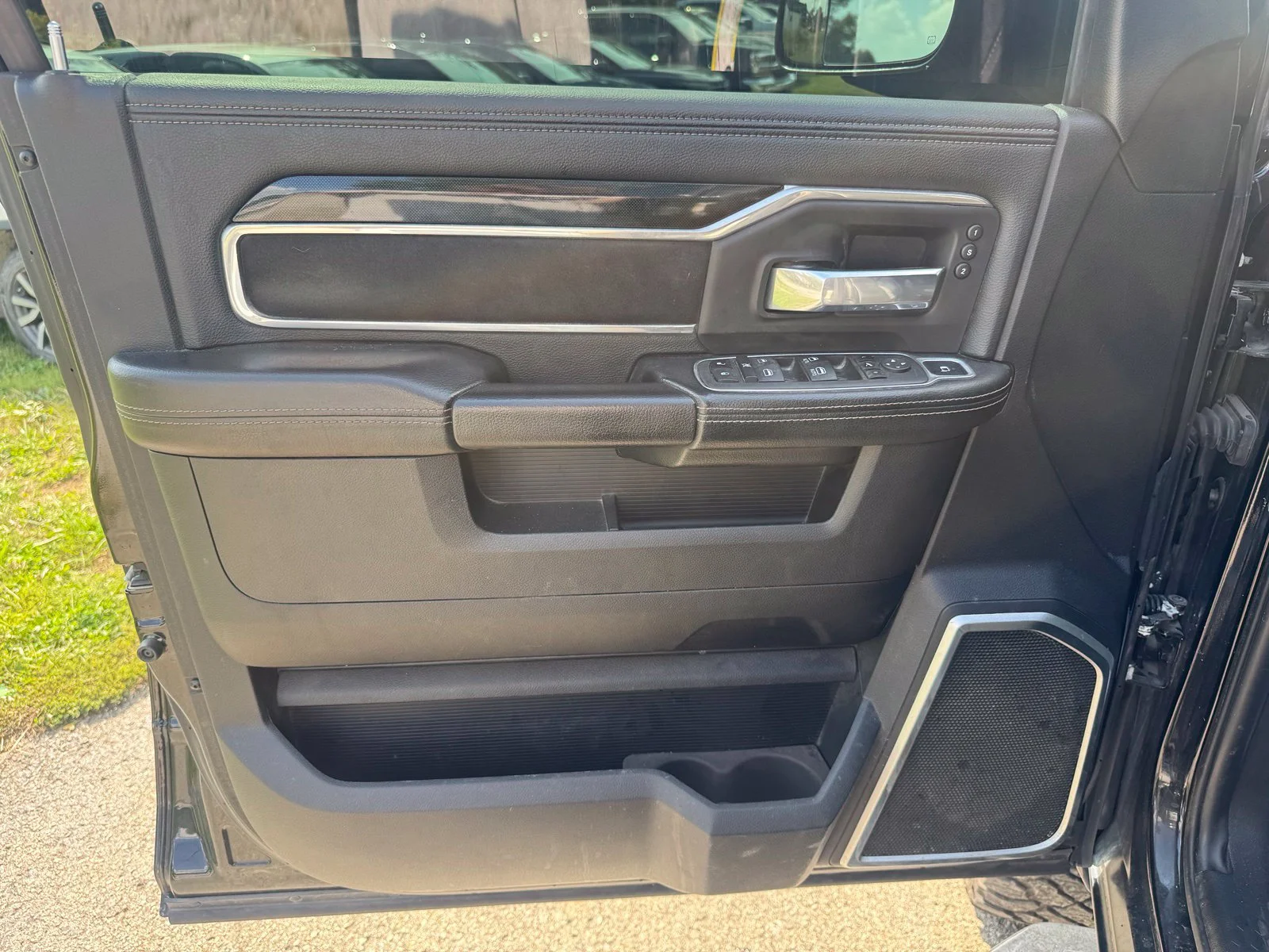 Used 2022 Black Ram Laramie image 12