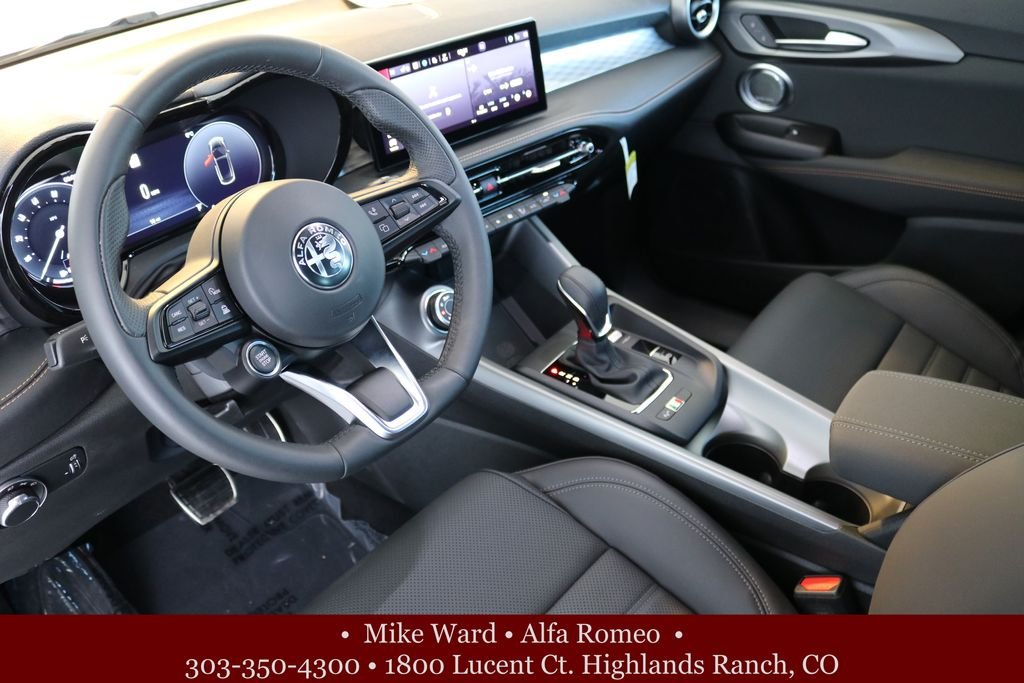 New 2025 Milano White Exterior Paint Alfa Romeo Base image 6