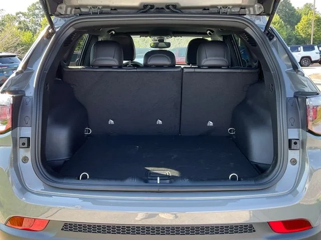New 2026 Sting-Gray Clearcoat Jeep Latitude image 26