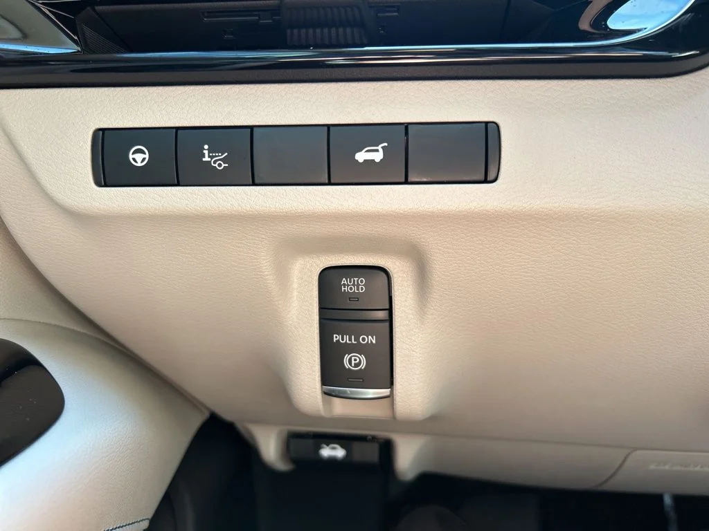 New 2026 Everest White Pearl TriCoat Nissan Platinum image 31